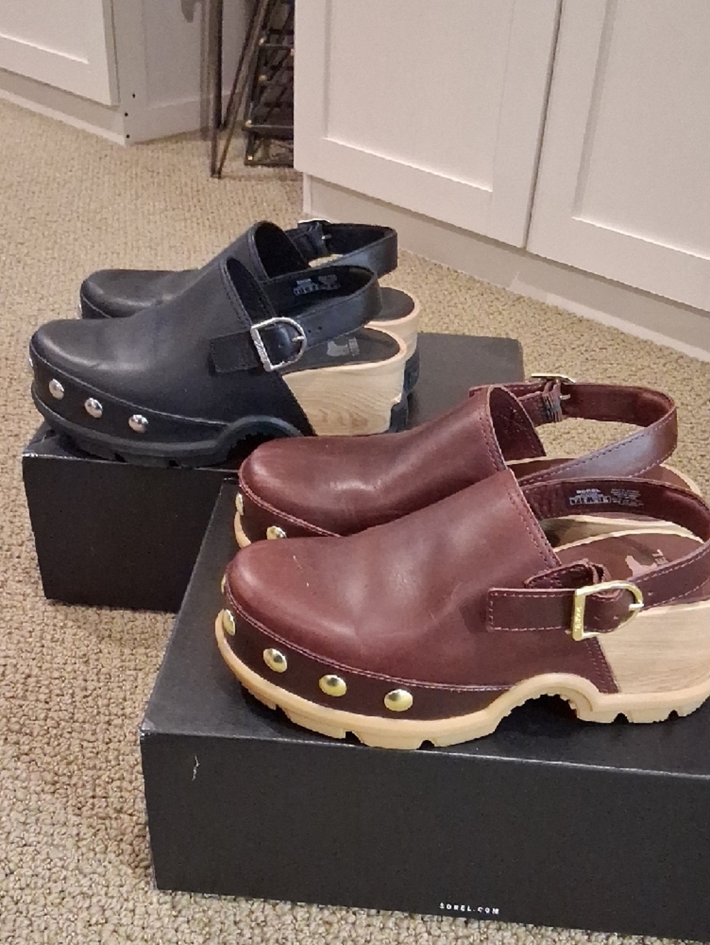 2 Pairs Sorel Roam N Slingback Clogs in Black and Burgundy - Picture 9 of 10